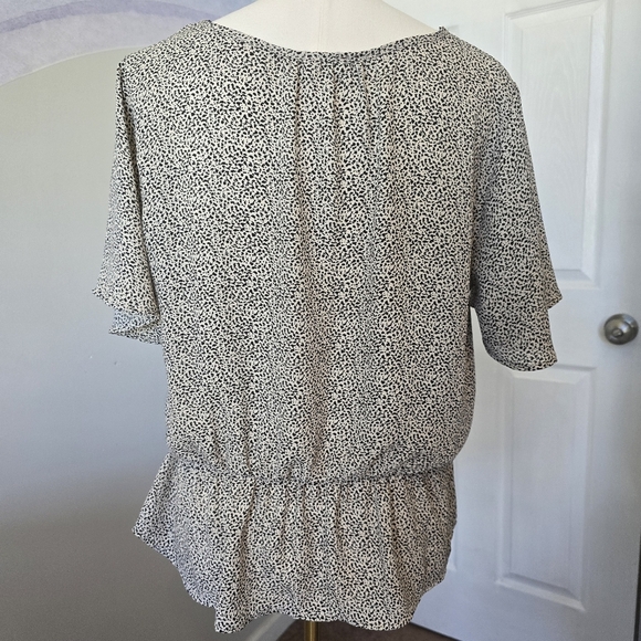 Sienna Sky | Large | Tie Front V-Neck Animal Print Blouse - Picture 4 of 9